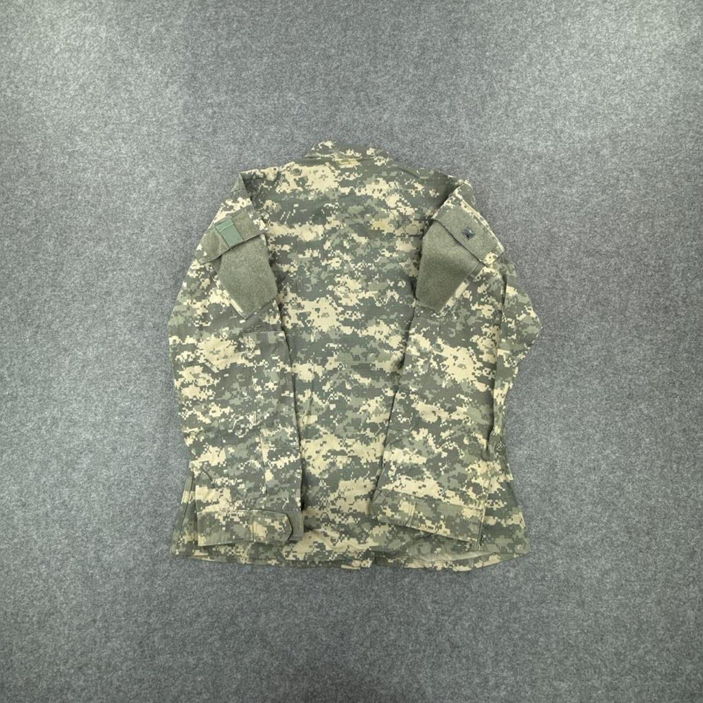 Khaki and green camouflage military jacket #militaryinspired