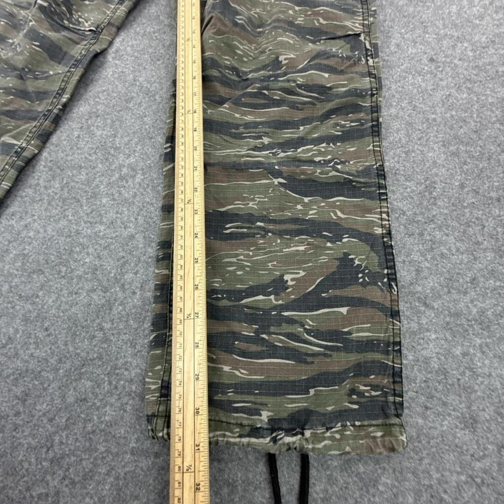 Khaki and green camouflage cargo pants with adjustable waist #techwear