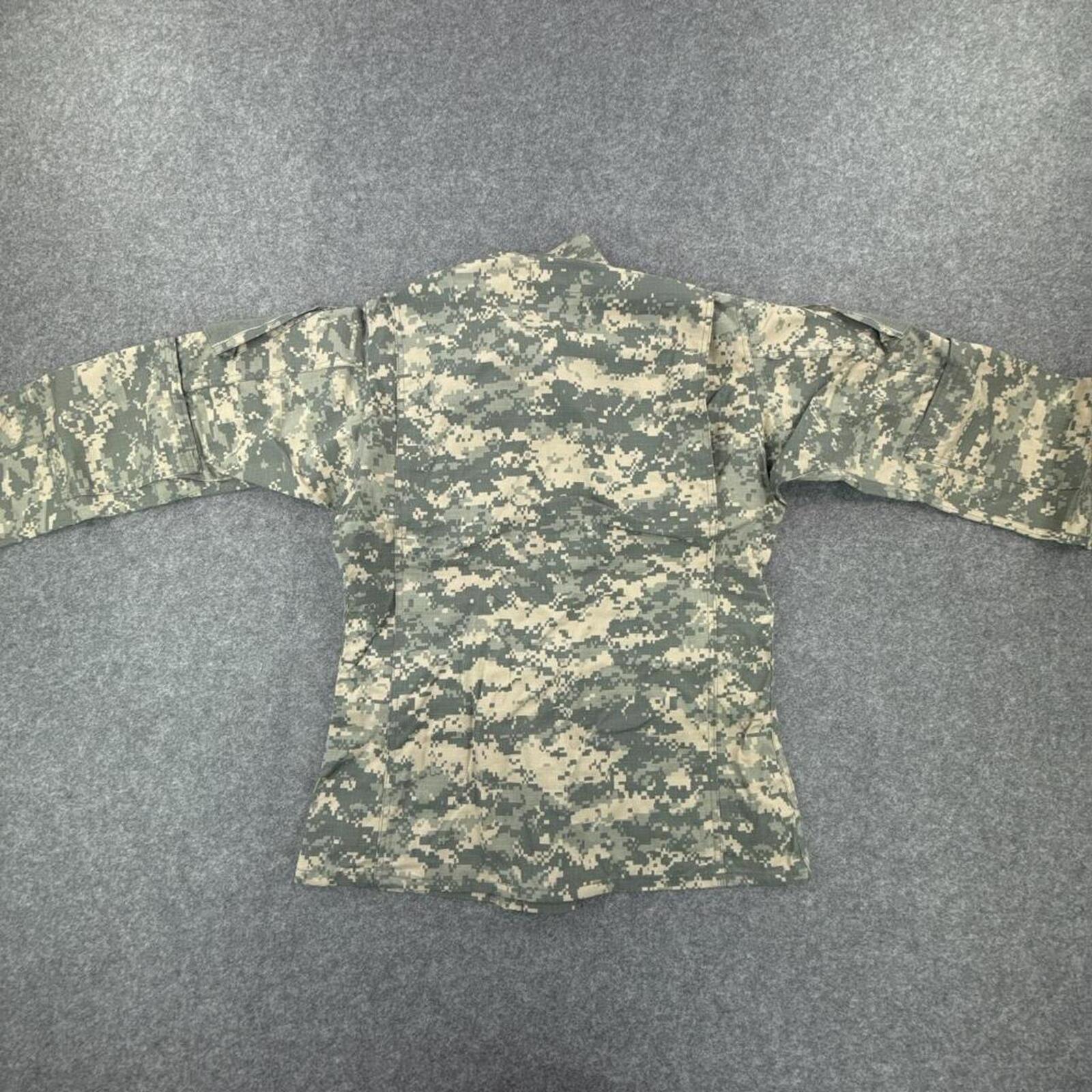 Khaki and green camo jacket with multiple pockets #camouflage