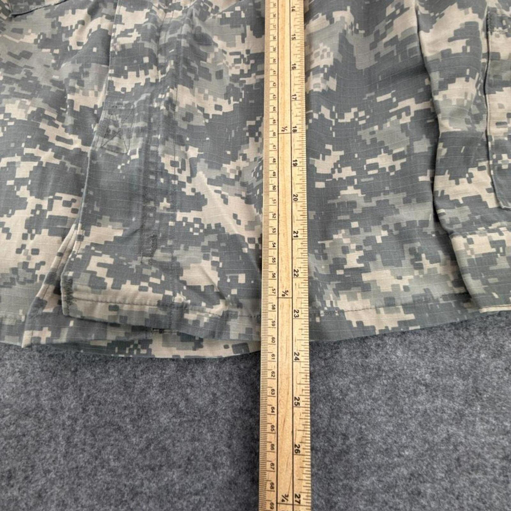 US Army camouflage shirt with 2 chest pockets and 2 sleeve pockets