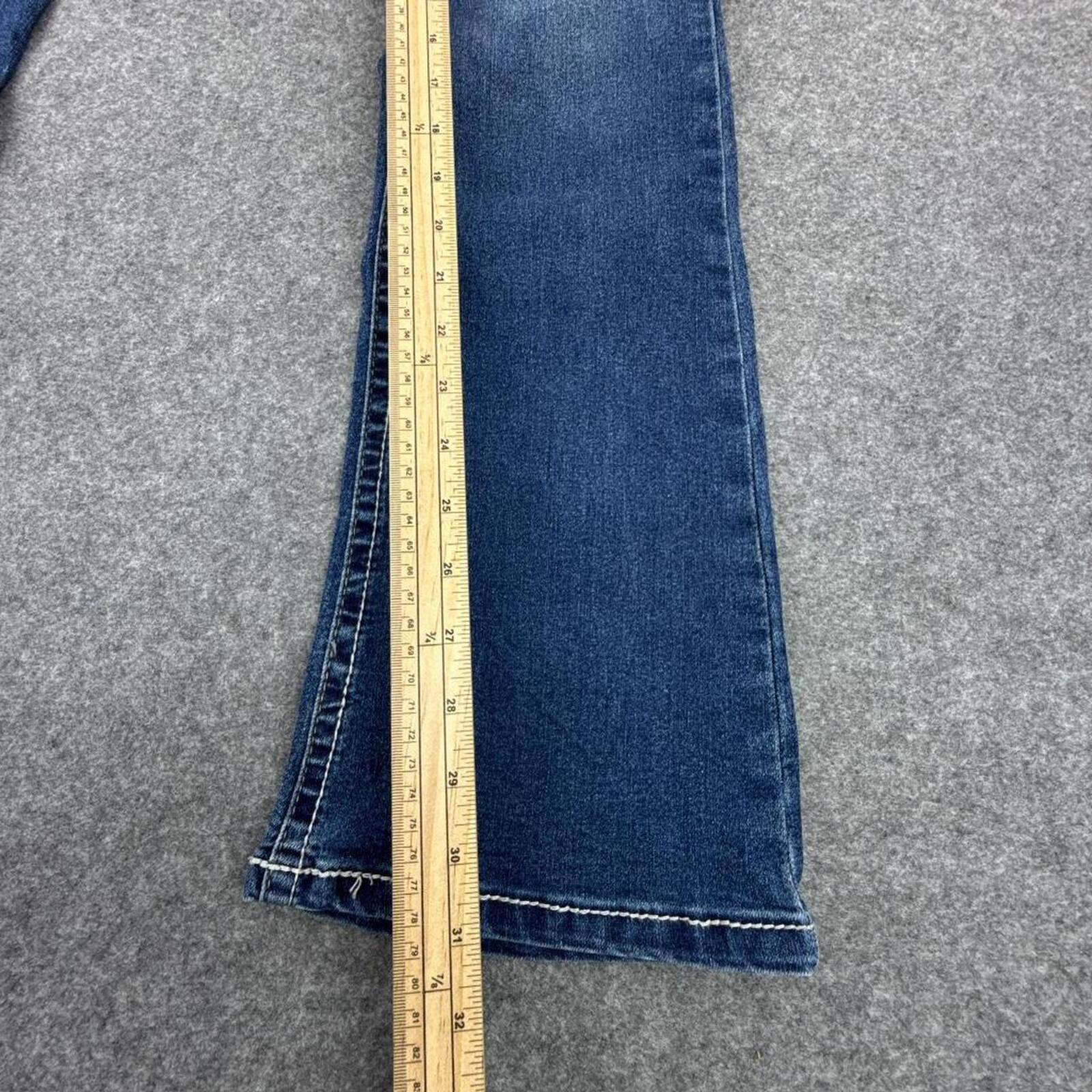Wallflower Y2K women's low-rise bootcut jeans in medium wash #bootcutjeans