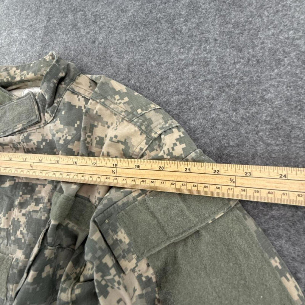 Khaki and green camo military jacket #streetwear #techwear
