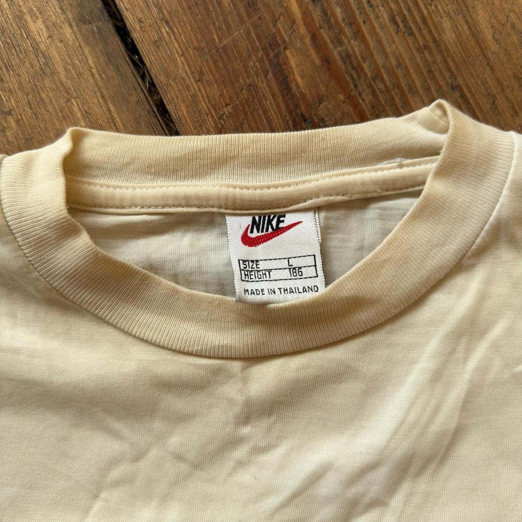 Nike Cream Graphic T-Shirt Size L