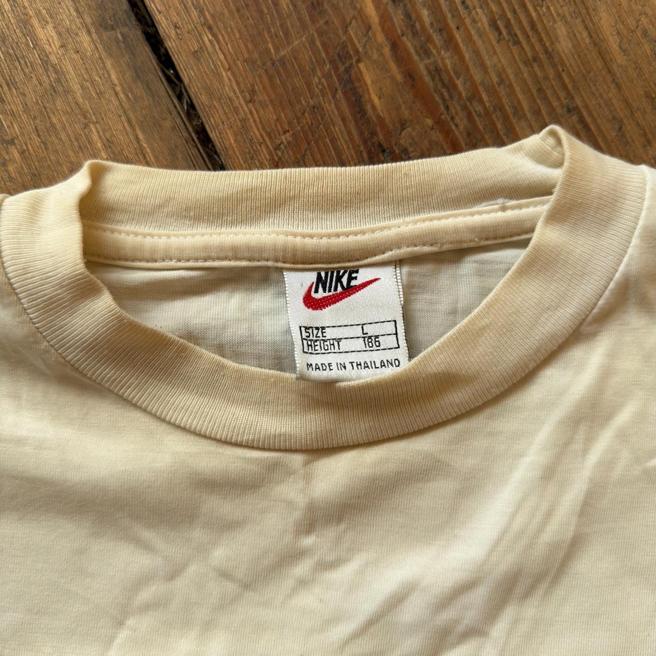 Nike Cream Graphic T-Shirt Size L