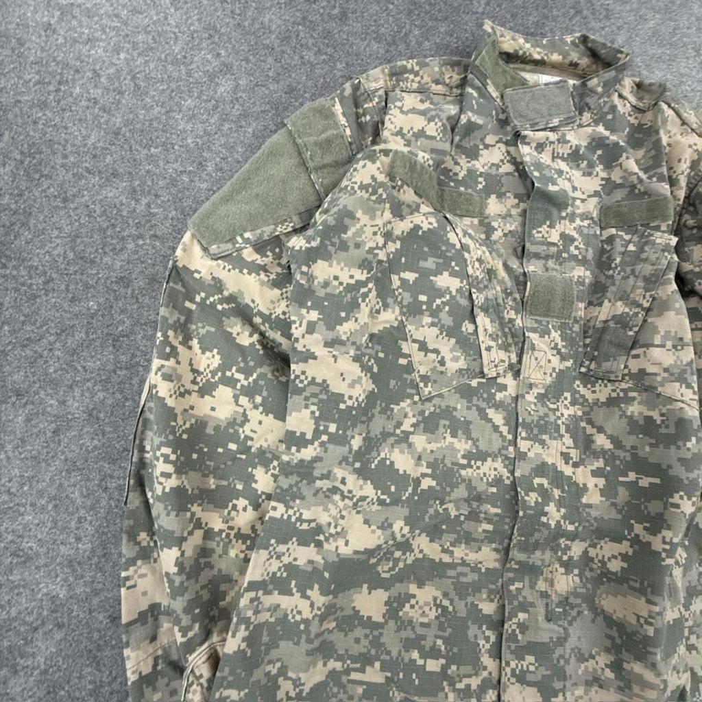 Khaki and green camo military jacket #streetwear #techwear