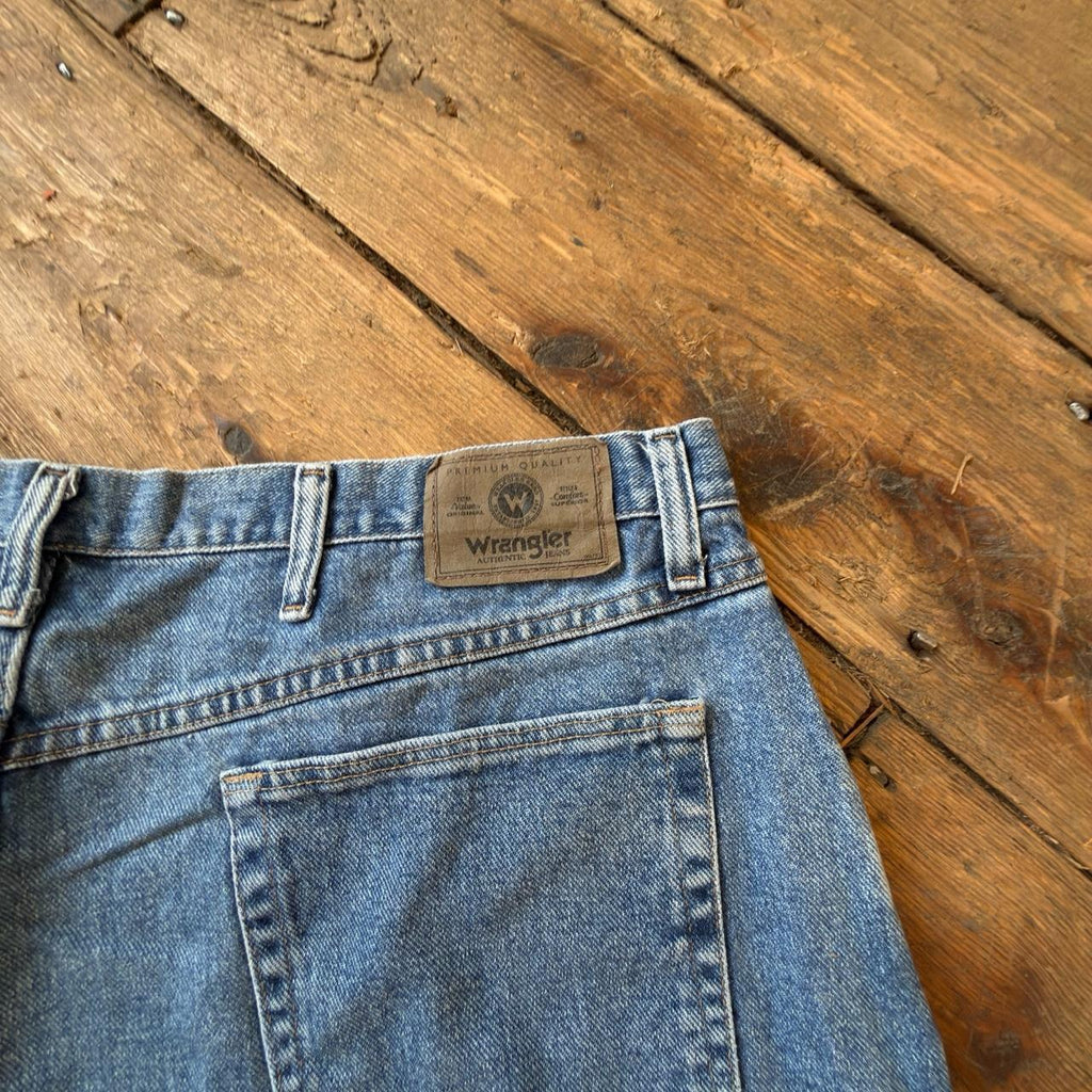 Wrangler Medium Wash Denim Shorts W40