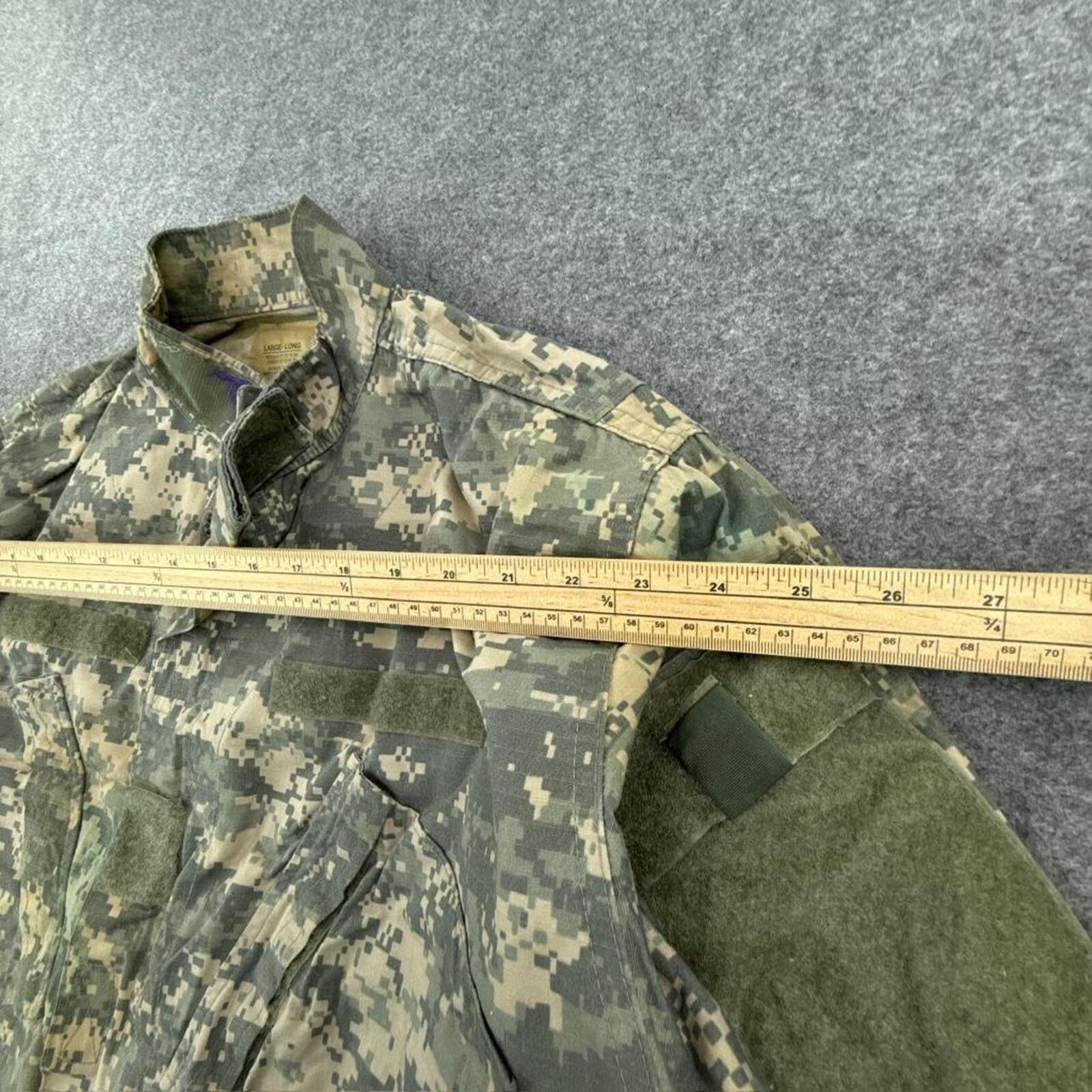 Khaki and green military jacket #militaryinspired