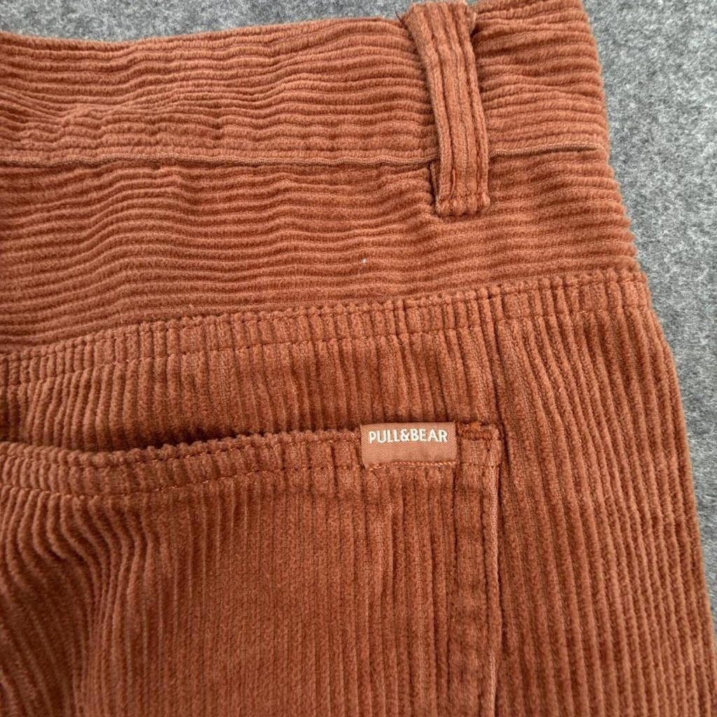 Brown corduroy straight leg trousers #corduroytrousers
