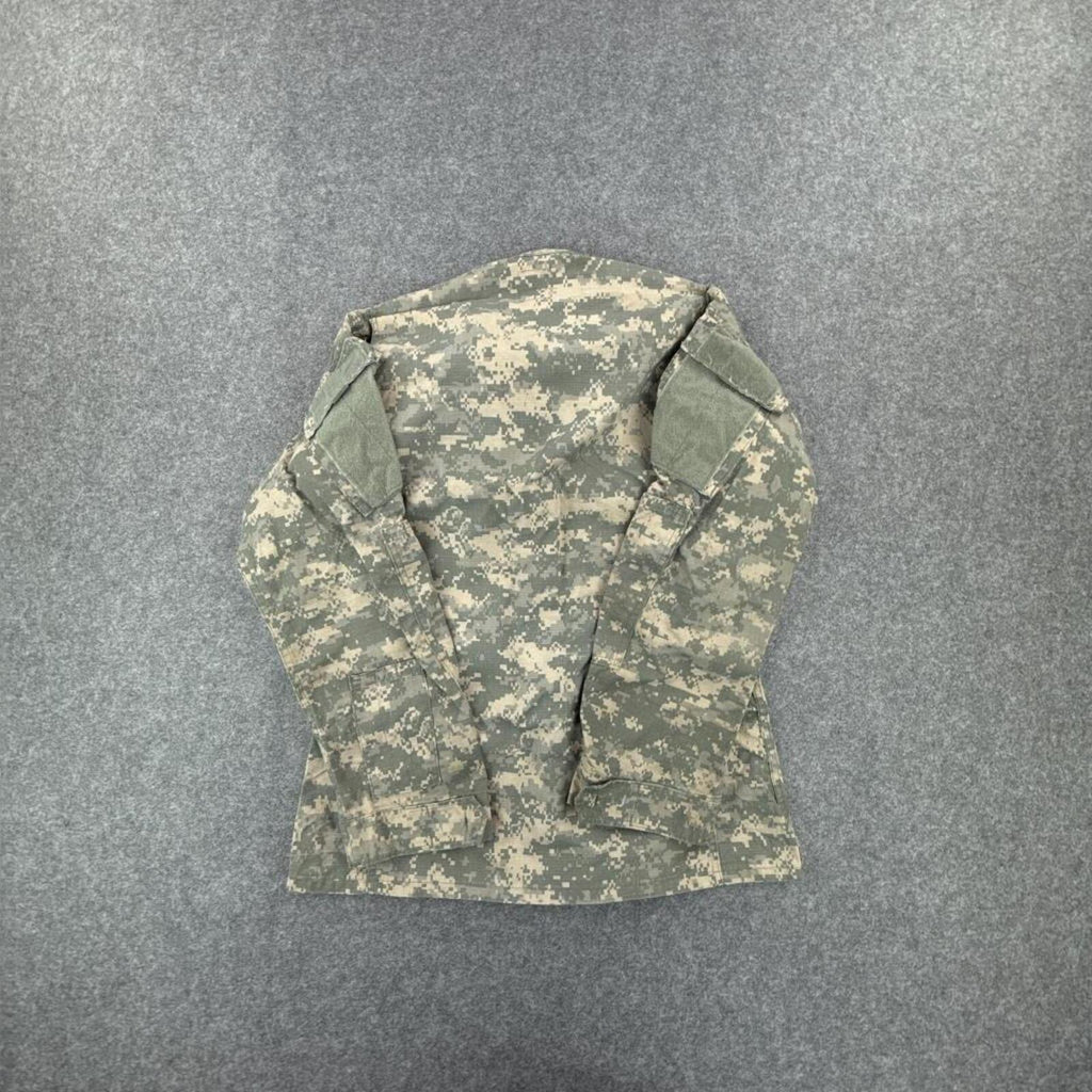 Khaki & green camo jacket with a relaxed fit #camofashion