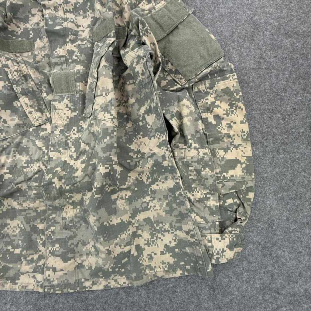 Khaki and green camo military jacket #streetwear #techwear