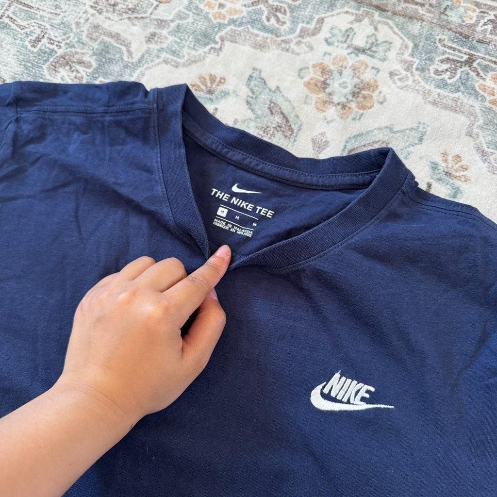 Nike Navy Blue T-Shirt Size M