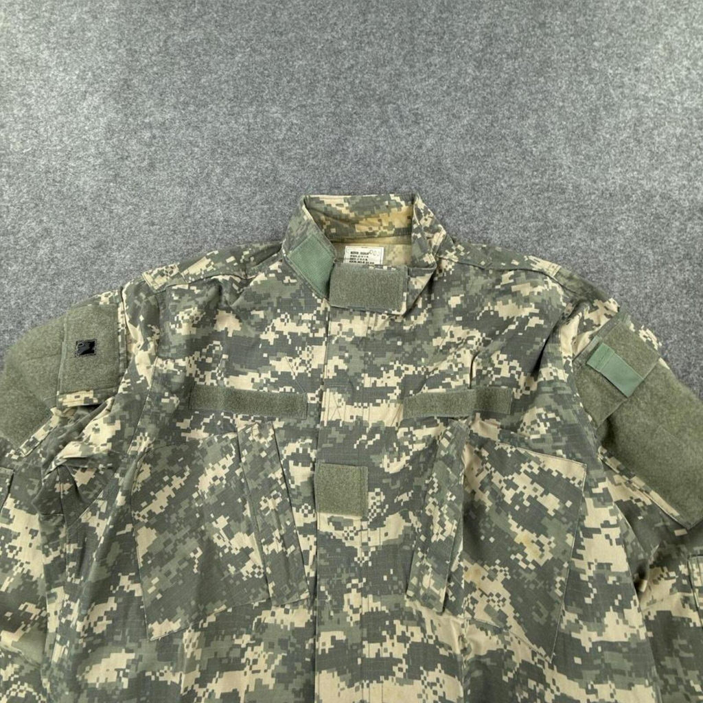 Khaki and green camouflage military jacket #militaryinspired