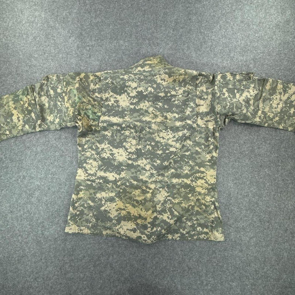 Khaki and green military jacket #militaryinspired