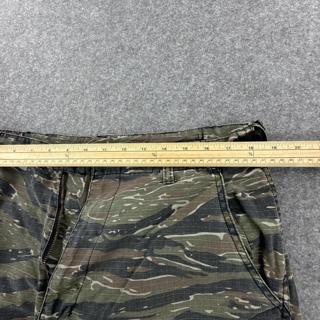 Khaki and green camouflage cargo pants with adjustable waist #techwear
