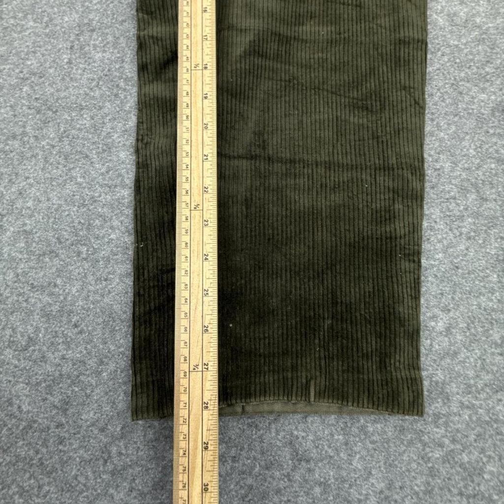 Green corduroy trousers #corduroytrousers