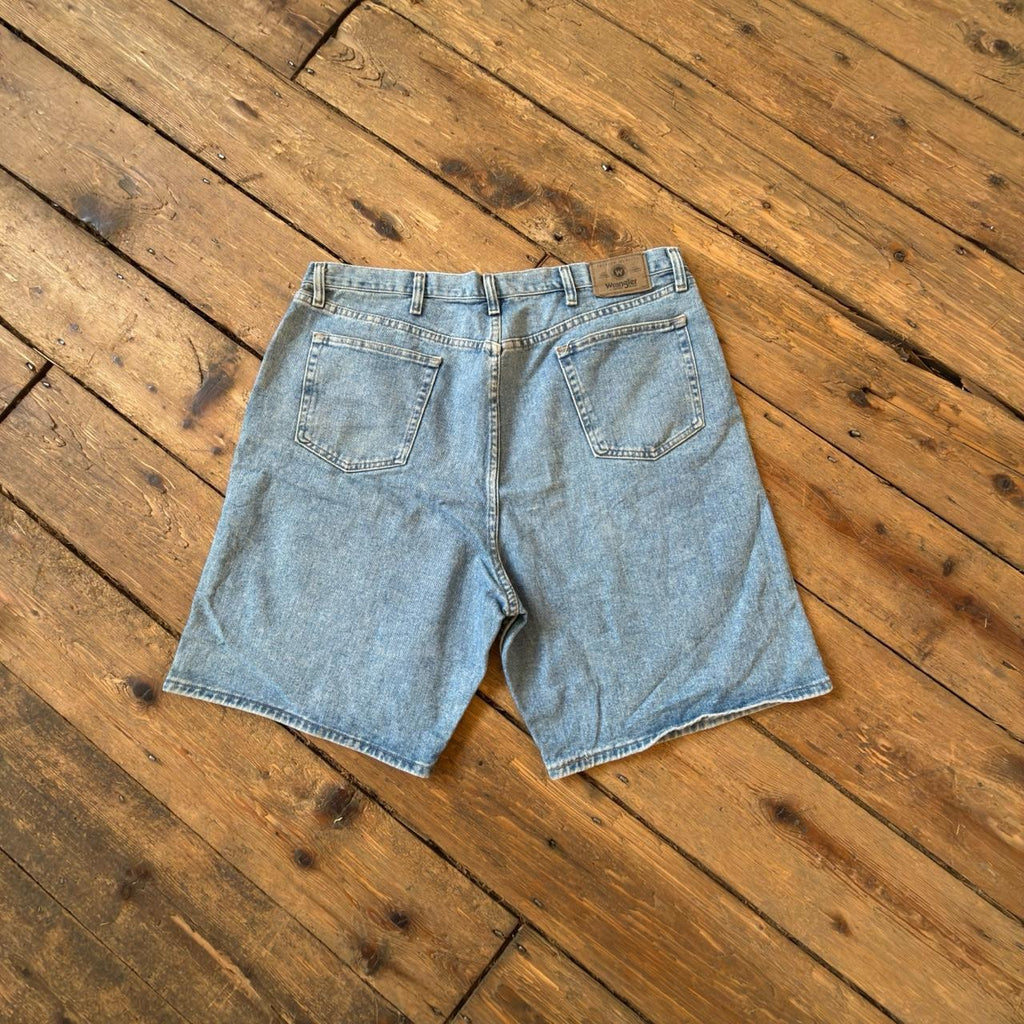 Wrangler Light Wash Denim Shorts W38