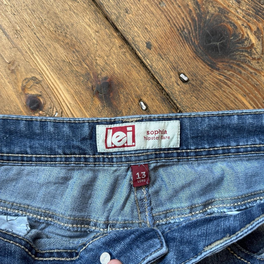 l.e.i. Sophia Hipster Flare Women’s Y2K Jeans Size 13