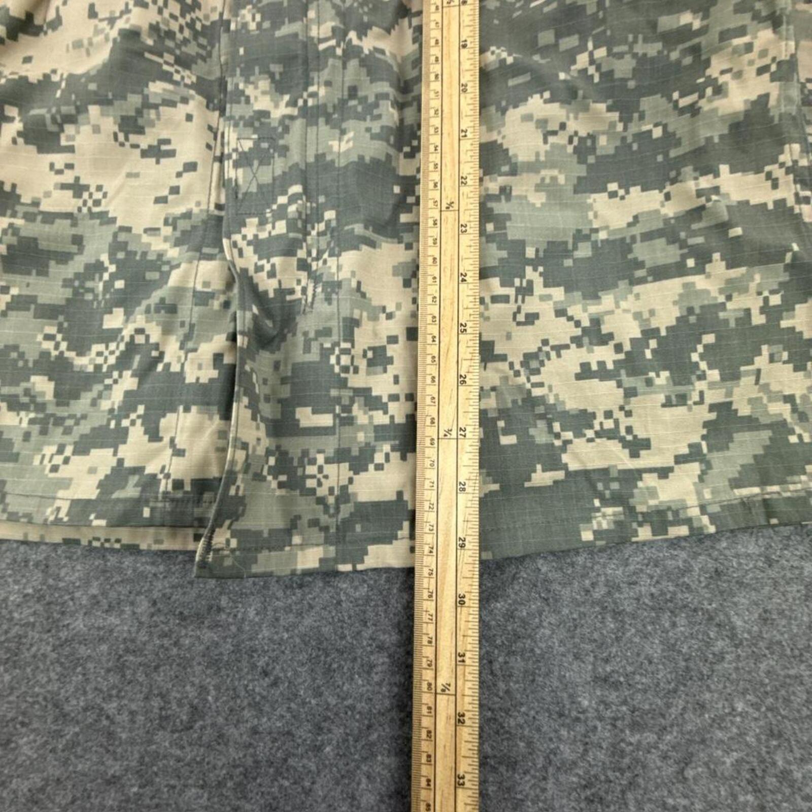 Khaki and green camo jacket with multiple pockets #camouflage
