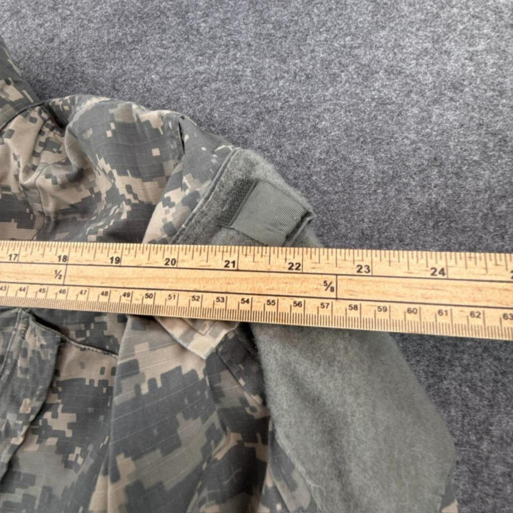 US Army camouflage shirt with 2 chest pockets and 2 sleeve pockets