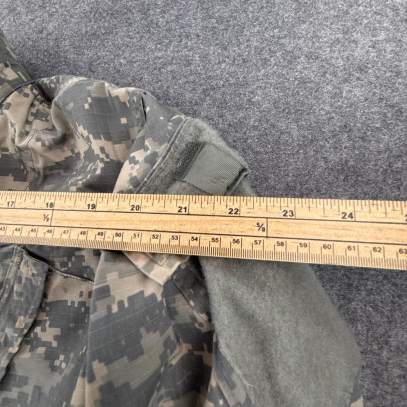 US Army camouflage shirt with 2 chest pockets and 2 sleeve pockets