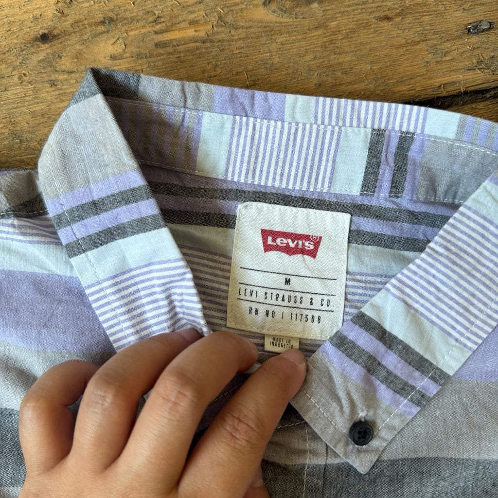 Levi's Striped Button-up Shirt Size M