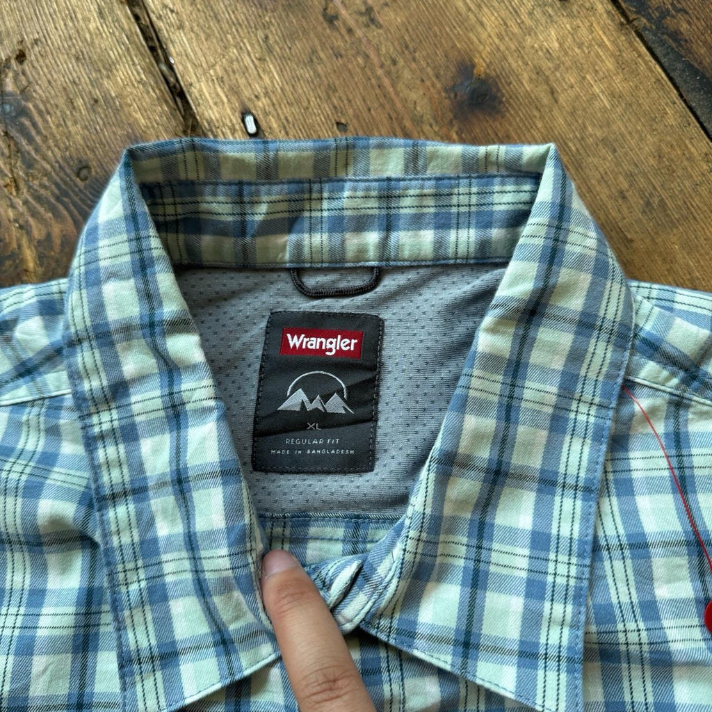 Wrangler Regular Fit Blue and Light Green Plaid Button-up Shirt Size XL