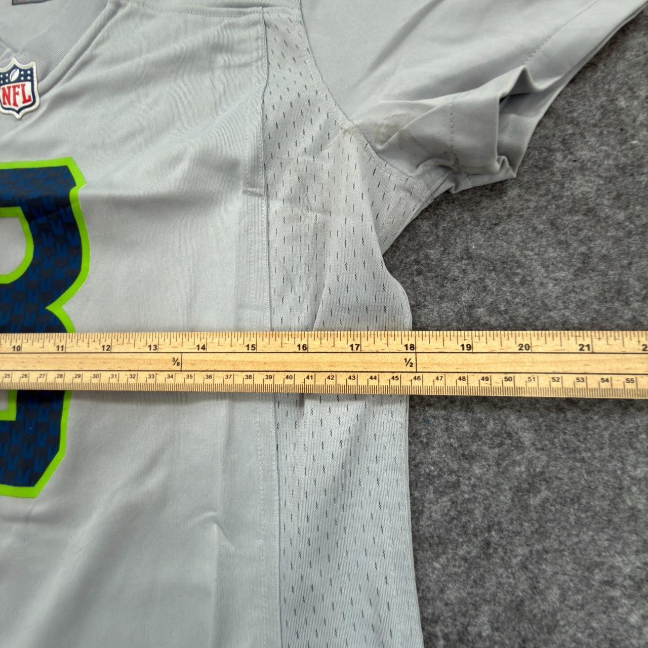 Nike Women’s NFL Seattle Seahawks Russell Wilson Jersey in Grey