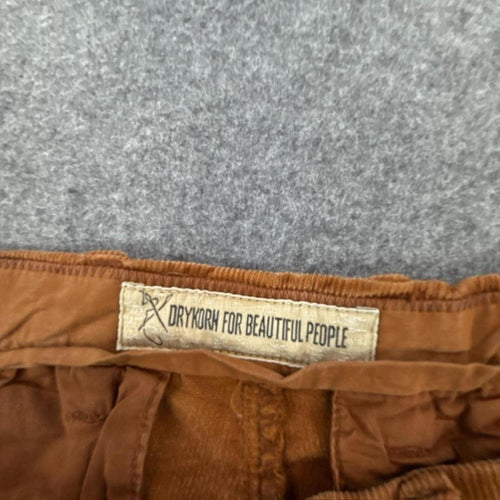 Brown corduroy trousers #corduroytrousers