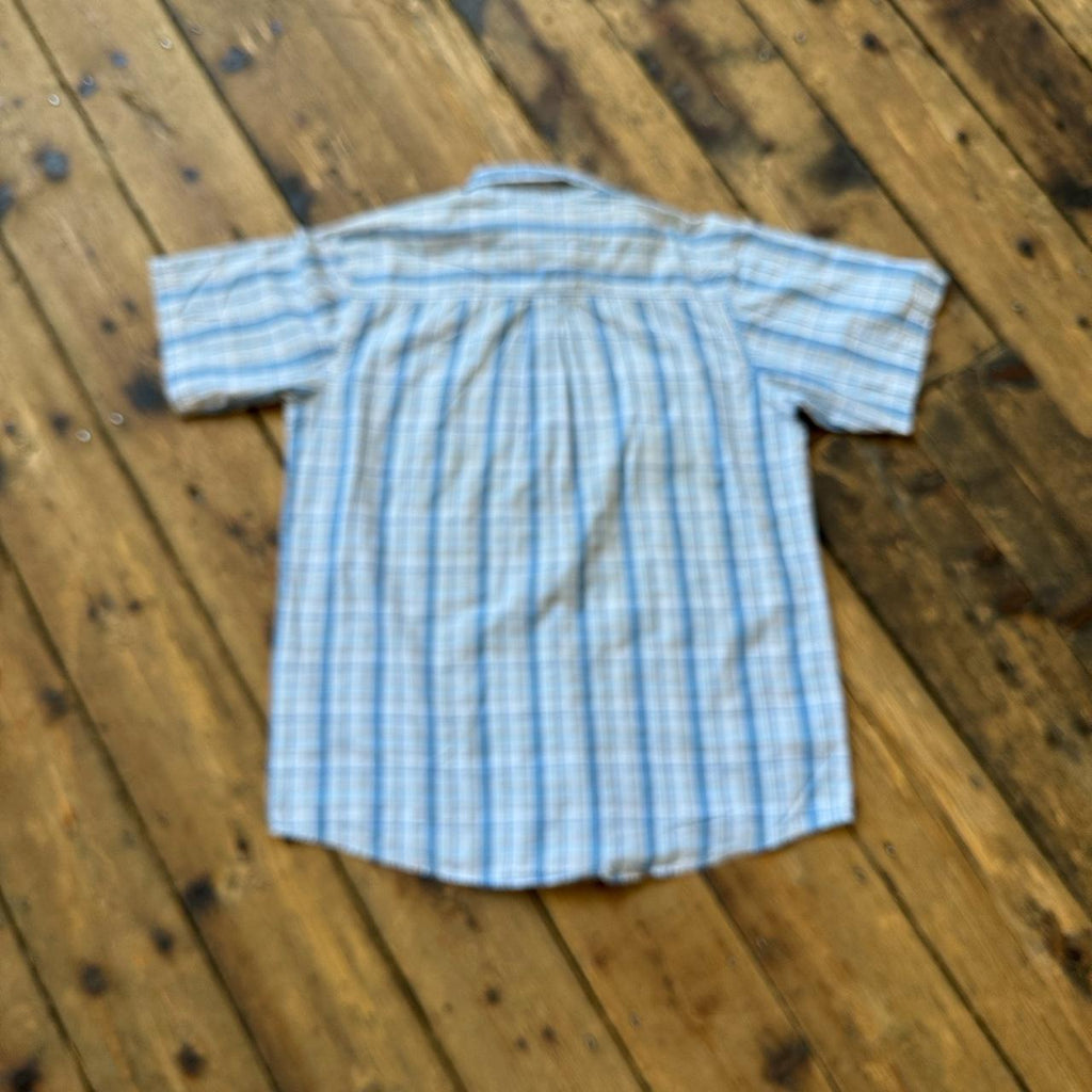Wrangler Rugged Wear Light Blue and White Plaid Button-up Short-sleeved Shirt