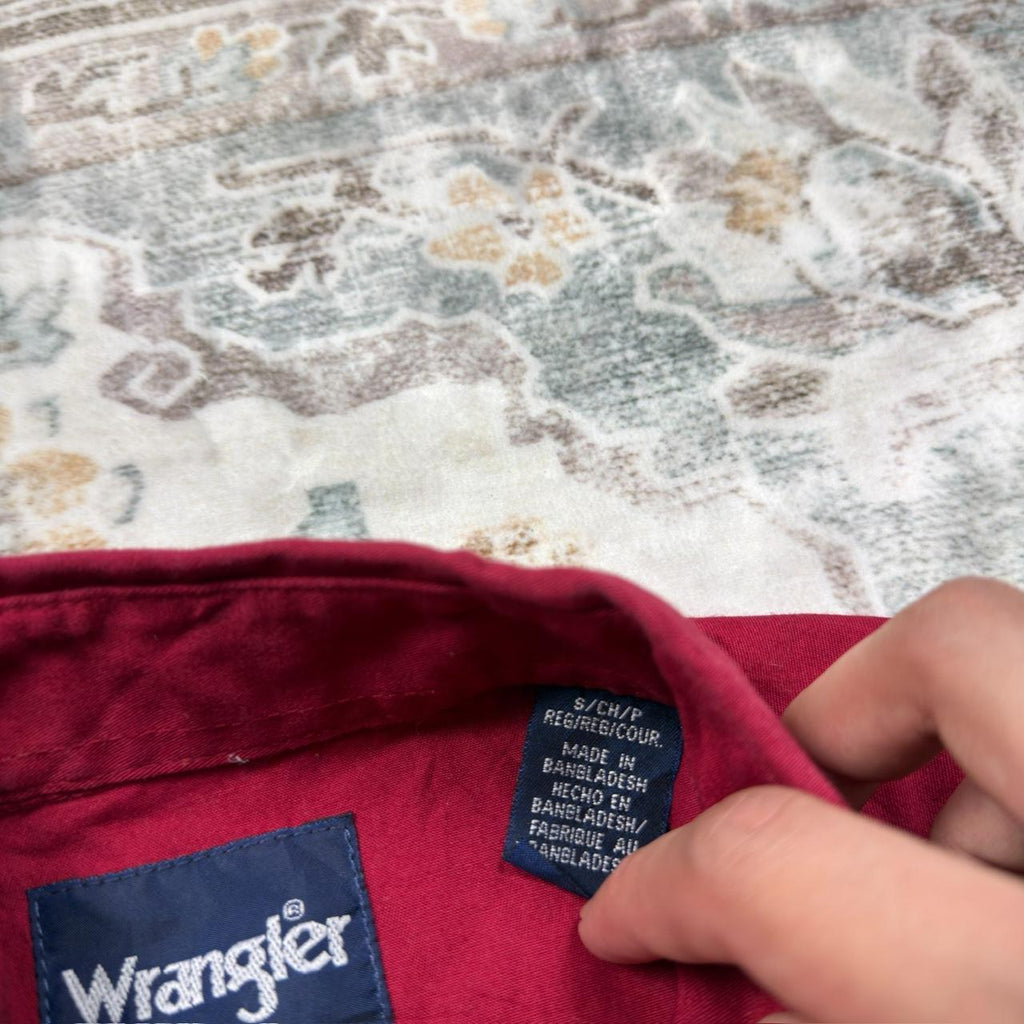 Wrangler Button-up Long-sleeved Shirt in Red Size S