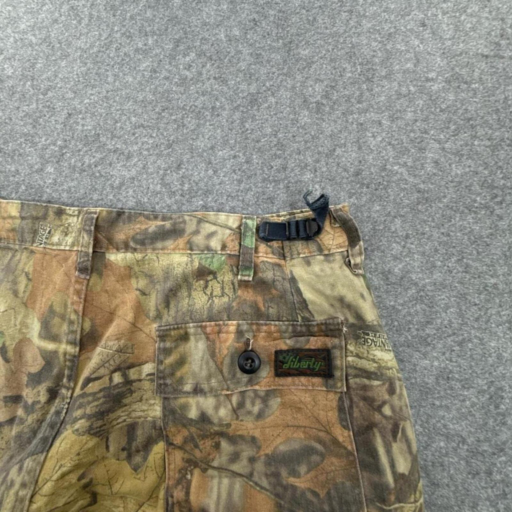 Realtree style camo cargo pants with adjustable drawstrings #camouflage #outdoor