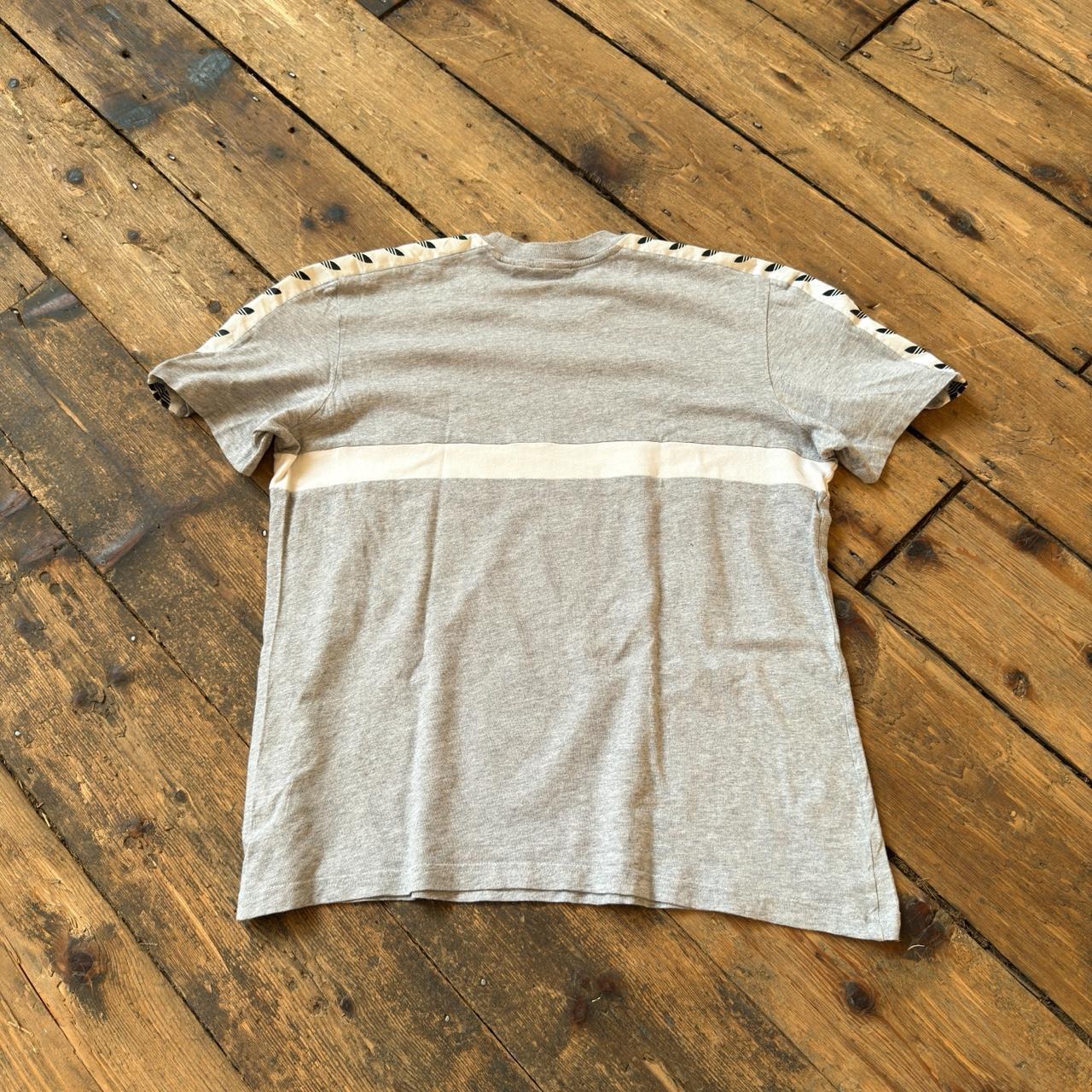 Adidas T-Shirt in Heather Gray with White Stripe Size L