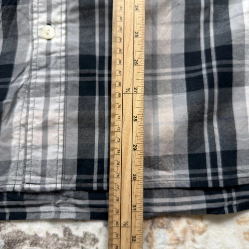 Levi’s Black and Gray Plaid Button-up Long-sleeved Shirt Size L