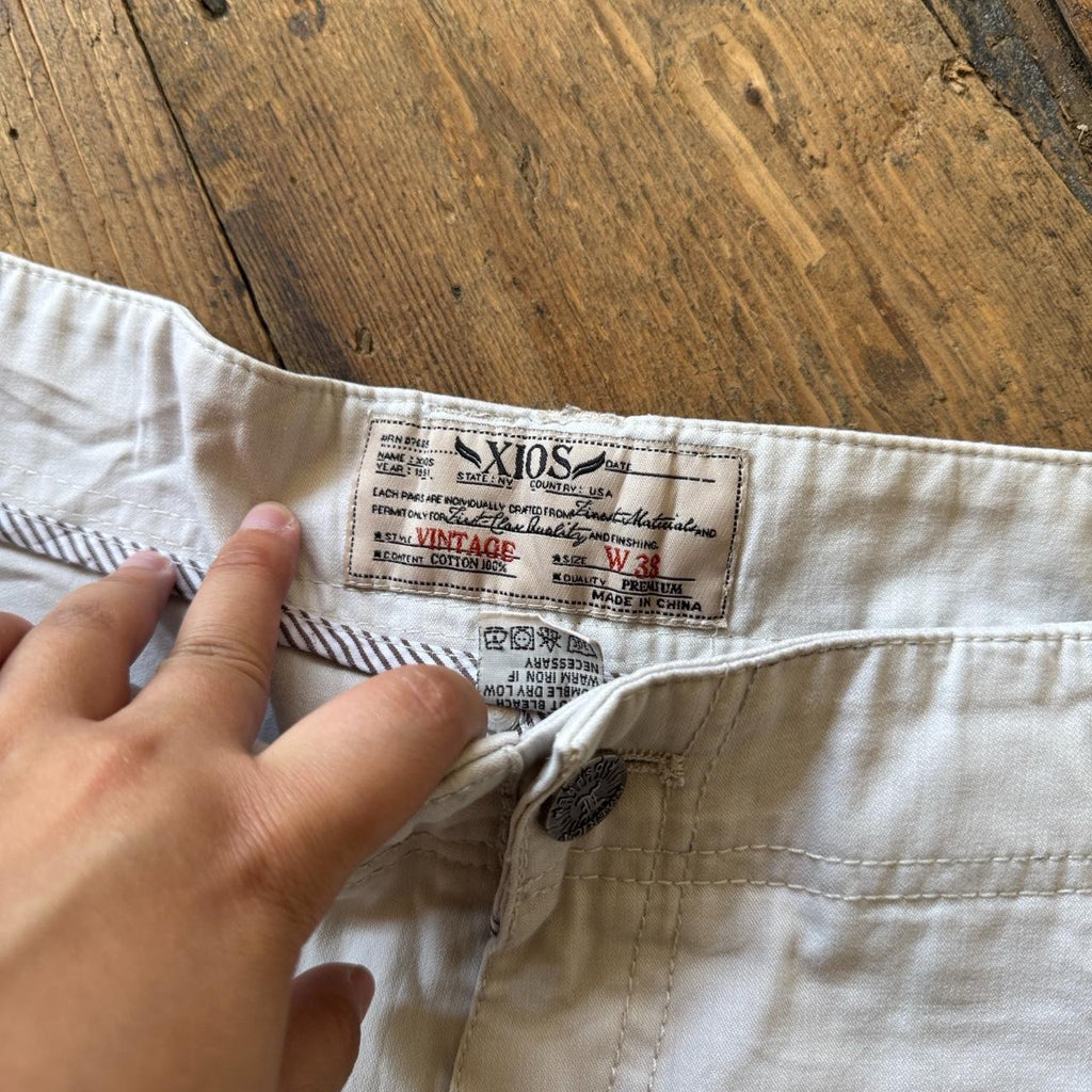 XIOS Vintage 90s Styke Cargo Shorts in Cream W38