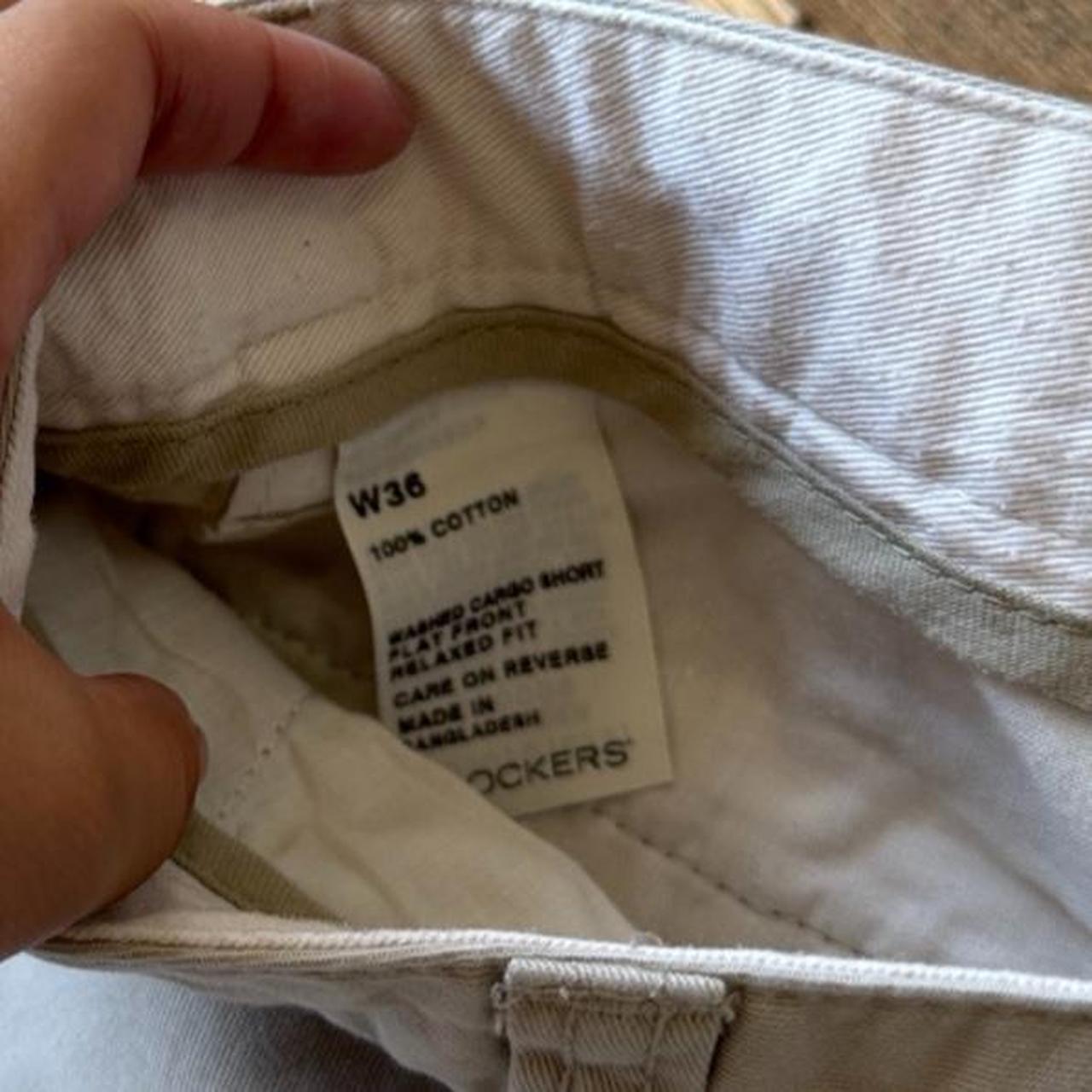 Dockers Relaxed Fit Cargo Shorts in Light Gray W36