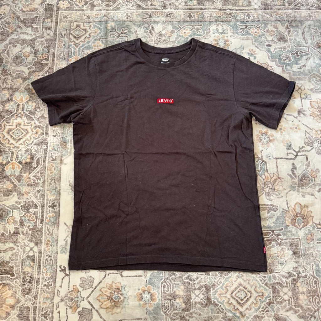 Levi's Relaxed Fit T-Shirt in Black with Red Logo Size M