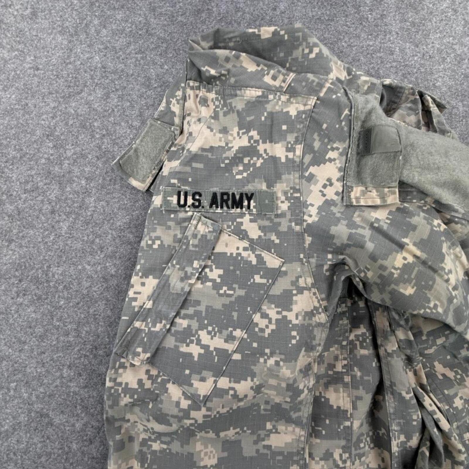 US Army camouflage shirt with 2 chest pockets and 2 sleeve pockets