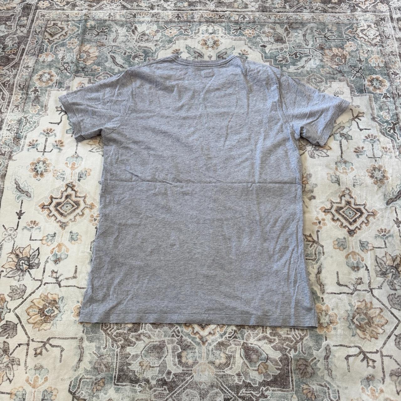 Levi’s Gray T-Shirt Size M