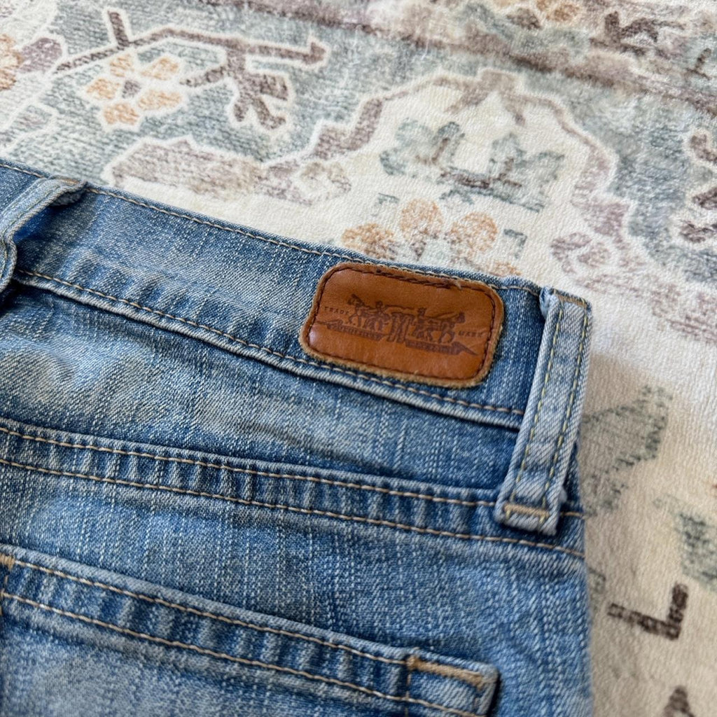 Levi's Medium Wash Jeans W24
