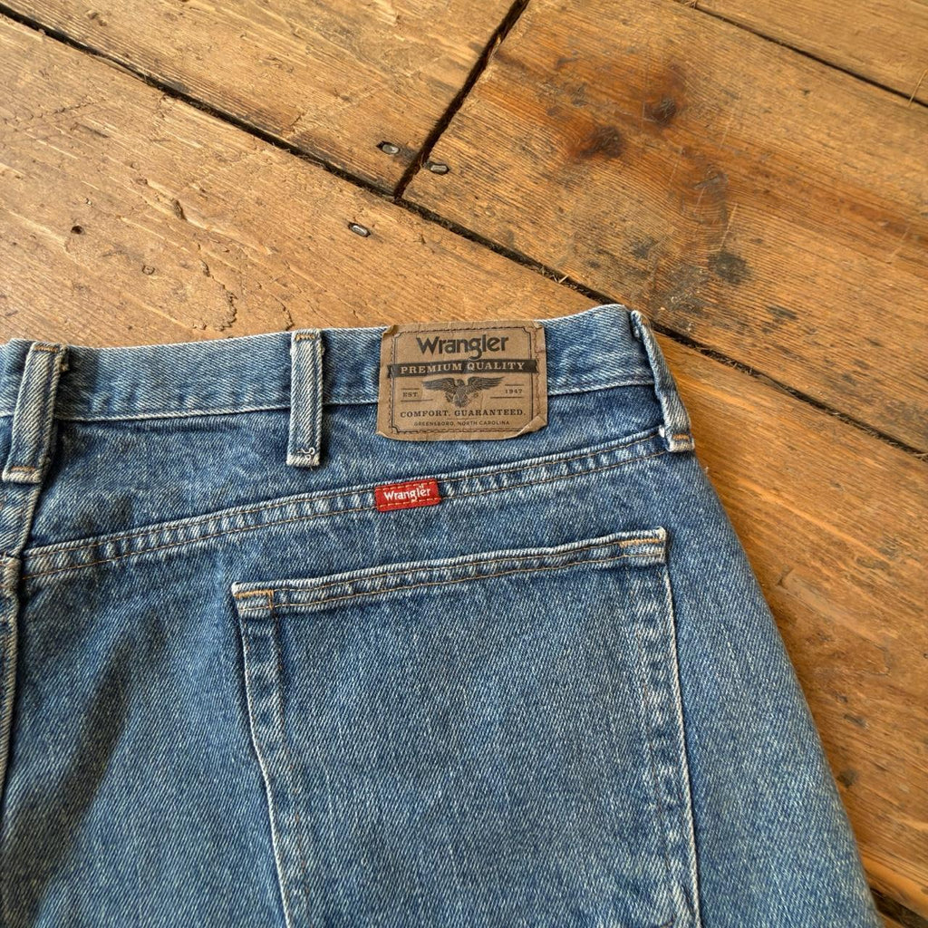 Wrangler Medium Wash Denim Shorts W40