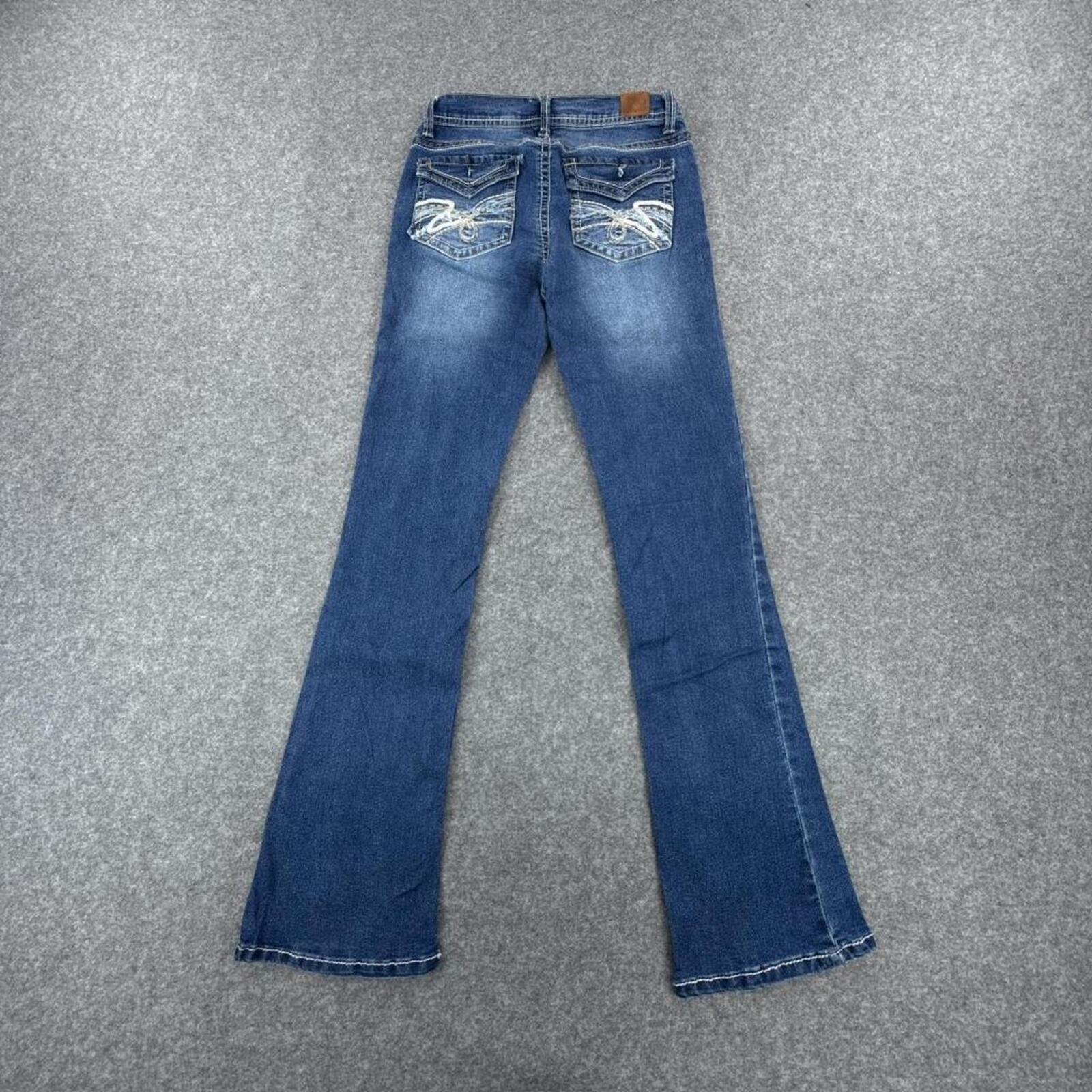 Wallflower Y2K women's low-rise bootcut jeans in medium wash #bootcutjeans
