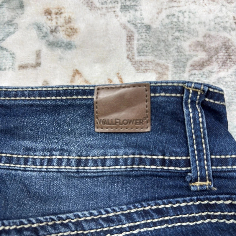 Wallflower The Luscious Curvy Fit Y2K Bootcut Jeans Size 7