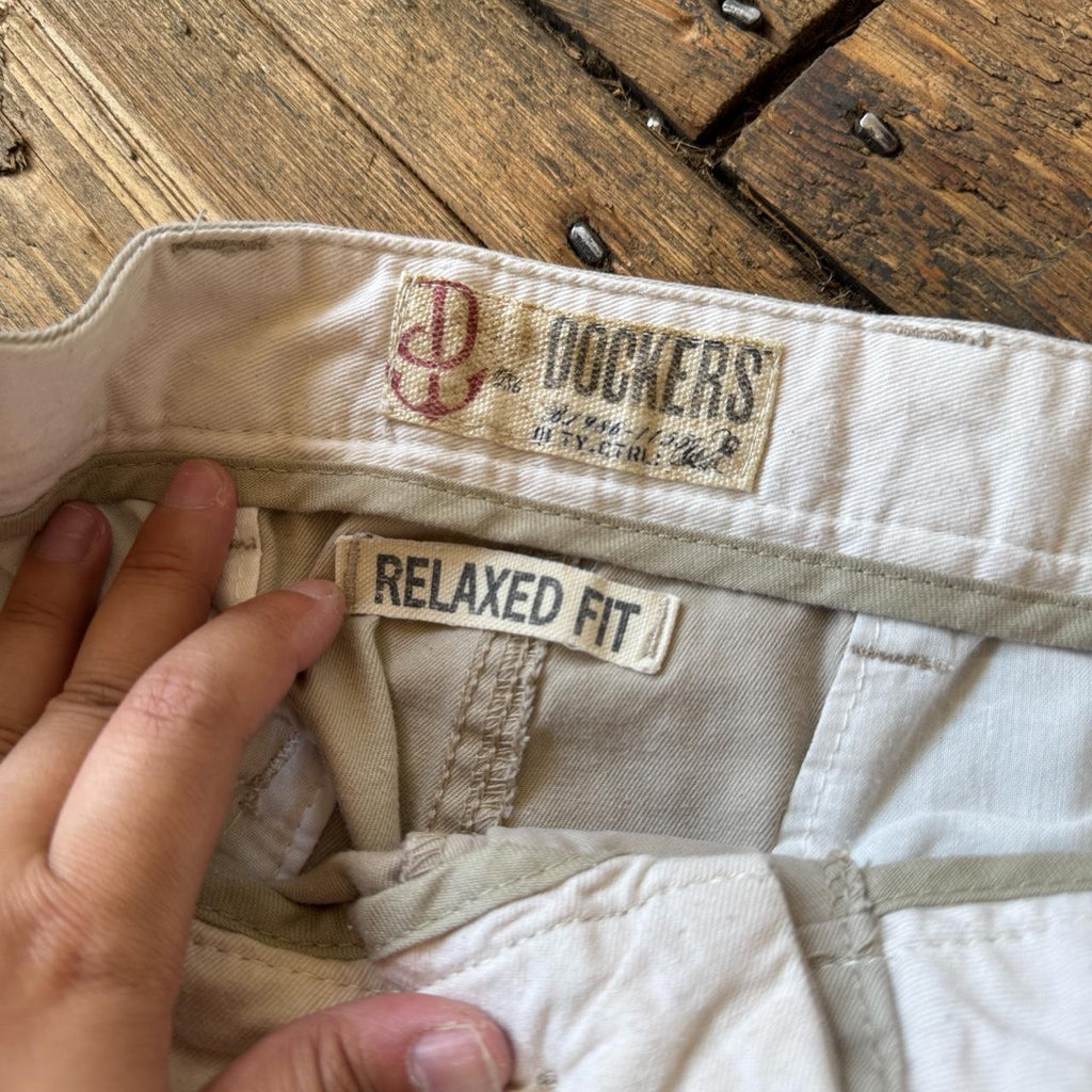 Dockers Relaxed Fit Cargo Shorts in Light Gray W36