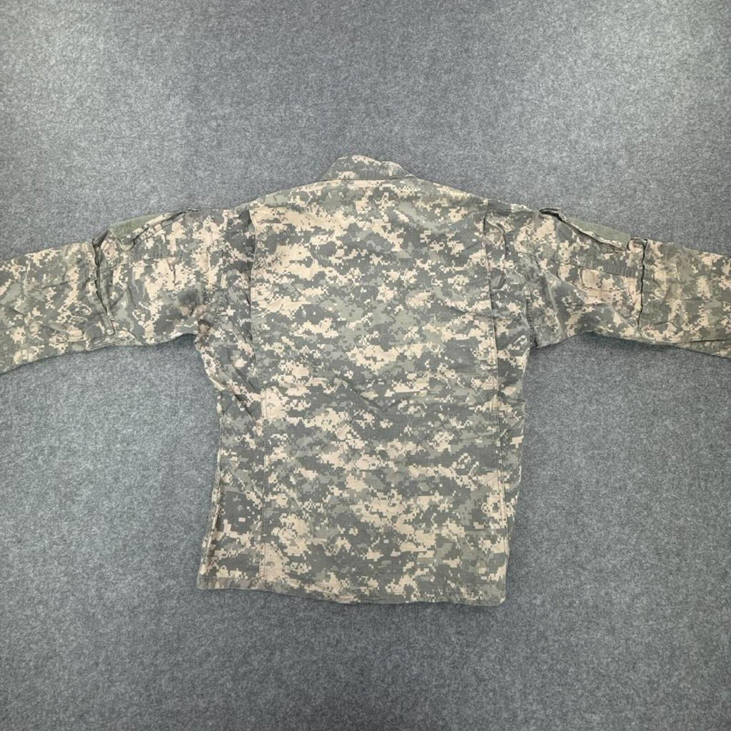 Khaki and green camouflage military jacket #militaryinspired