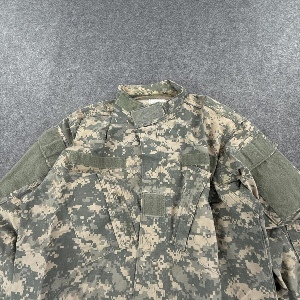 Khaki and green camo military jacket #streetwear #techwear