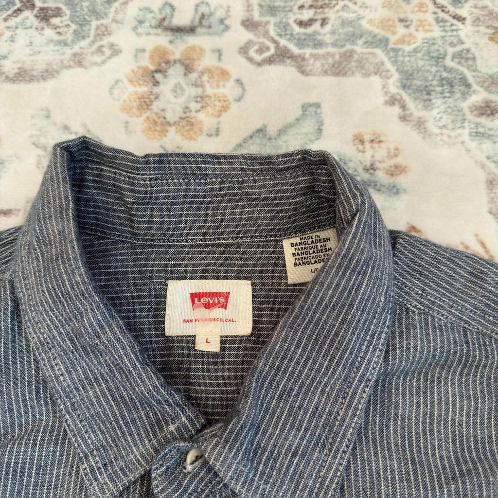 Levi’s Blue and White Striped Button-up Long-sleeved Shirt Size L