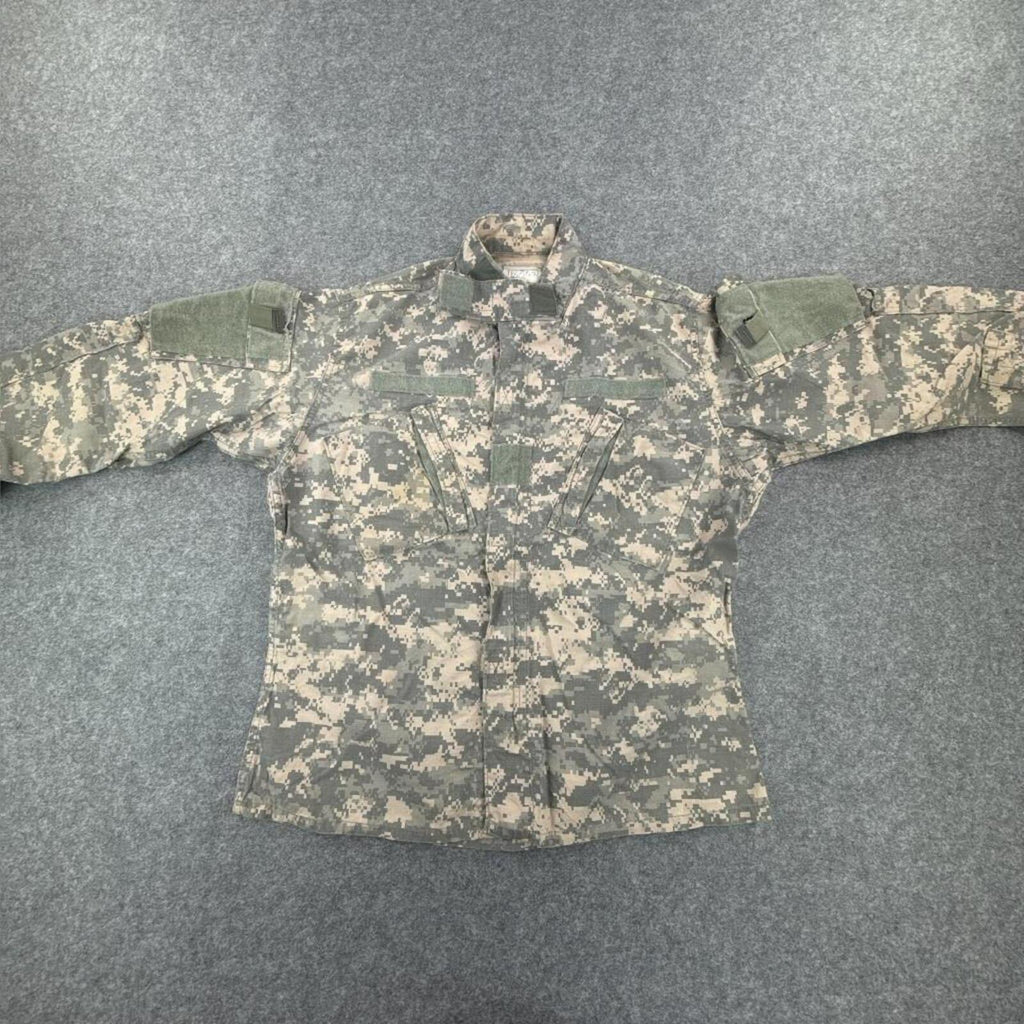 Khaki and green camouflage military jacket #militaryinspired