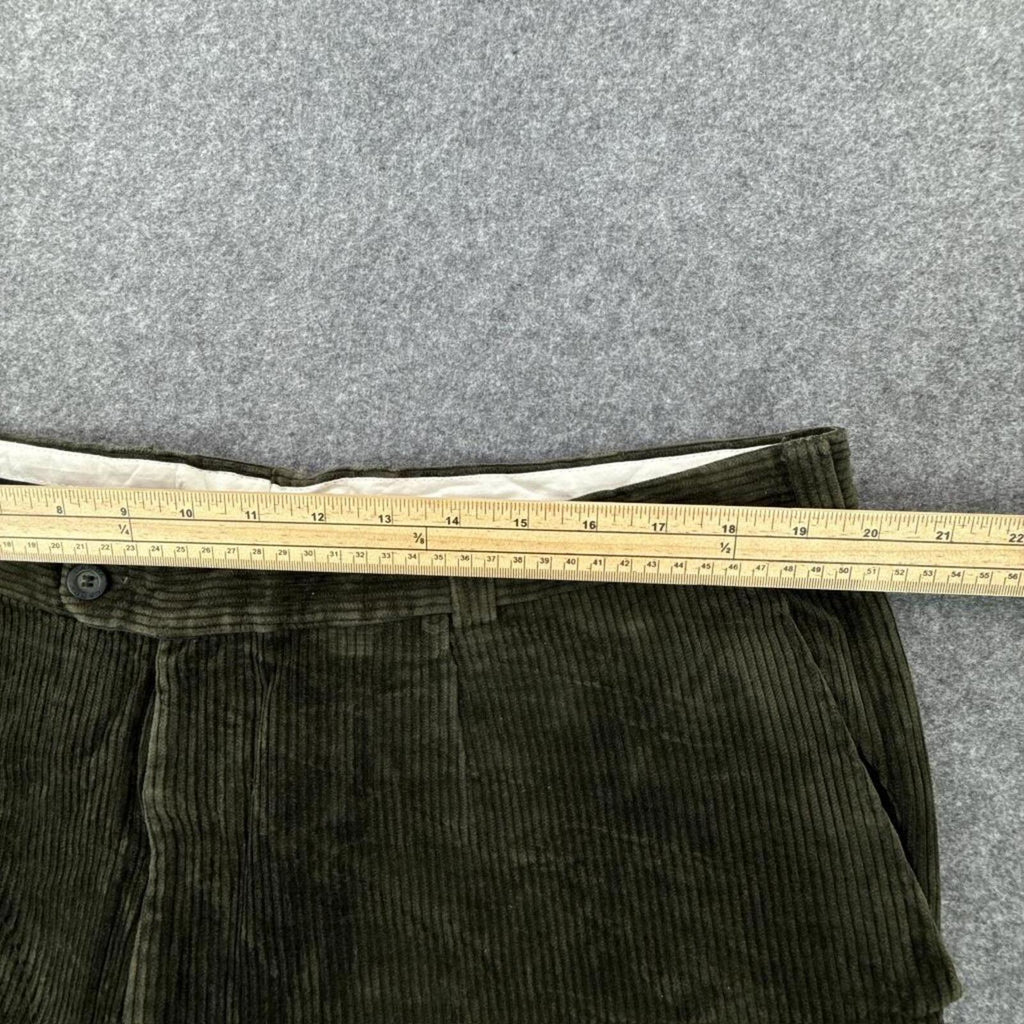 Green corduroy trousers #corduroytrousers