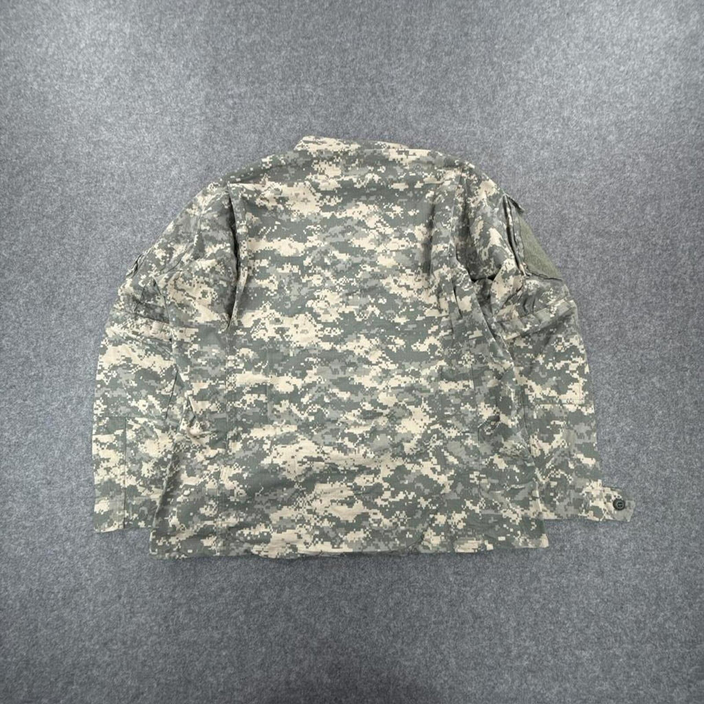 Khaki and green camo jacket #militaryinspired