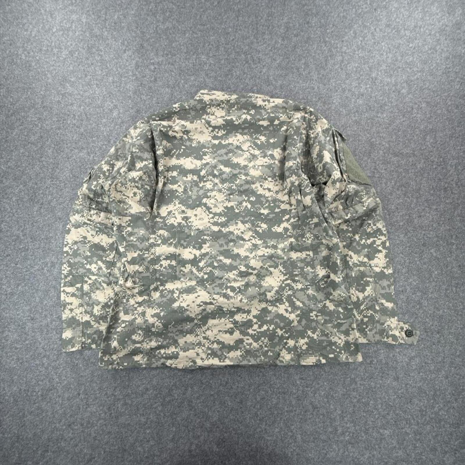 Khaki and green camo jacket #militaryinspired